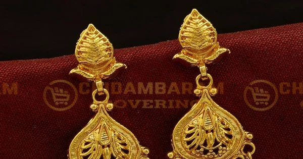 Stud Earrings | Tanishq Online Store