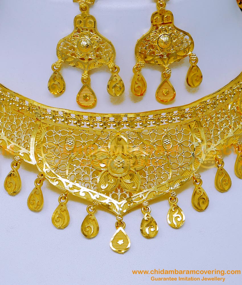 choker necklace, gold plated necklace choker, bridal gold choker necklace design, wedding jodha akbar gold necklace designs, wedding modern gold necklace designs, wedding gold necklace designs, gold plated choker necklace, choker necklace for women gold