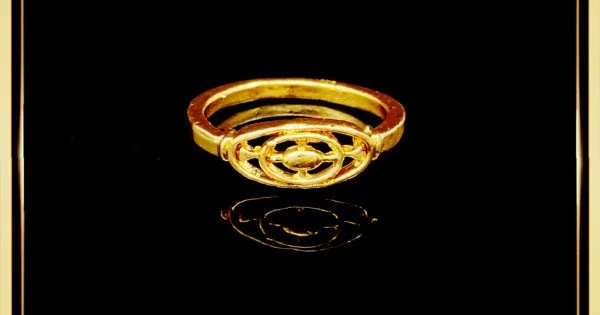 Shiny Elevated Leaf 22k Gold Ring – Andaaz Jewelers