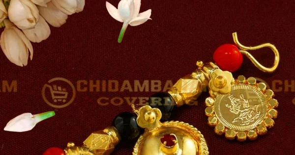 Chingari Jewellery - Anyone fancy a koppu (in Tamil) or Bugudi ( in kannada).??  It is a earpiece worn in a hole pierced on the top of the ear..vertically  ..with one decorative